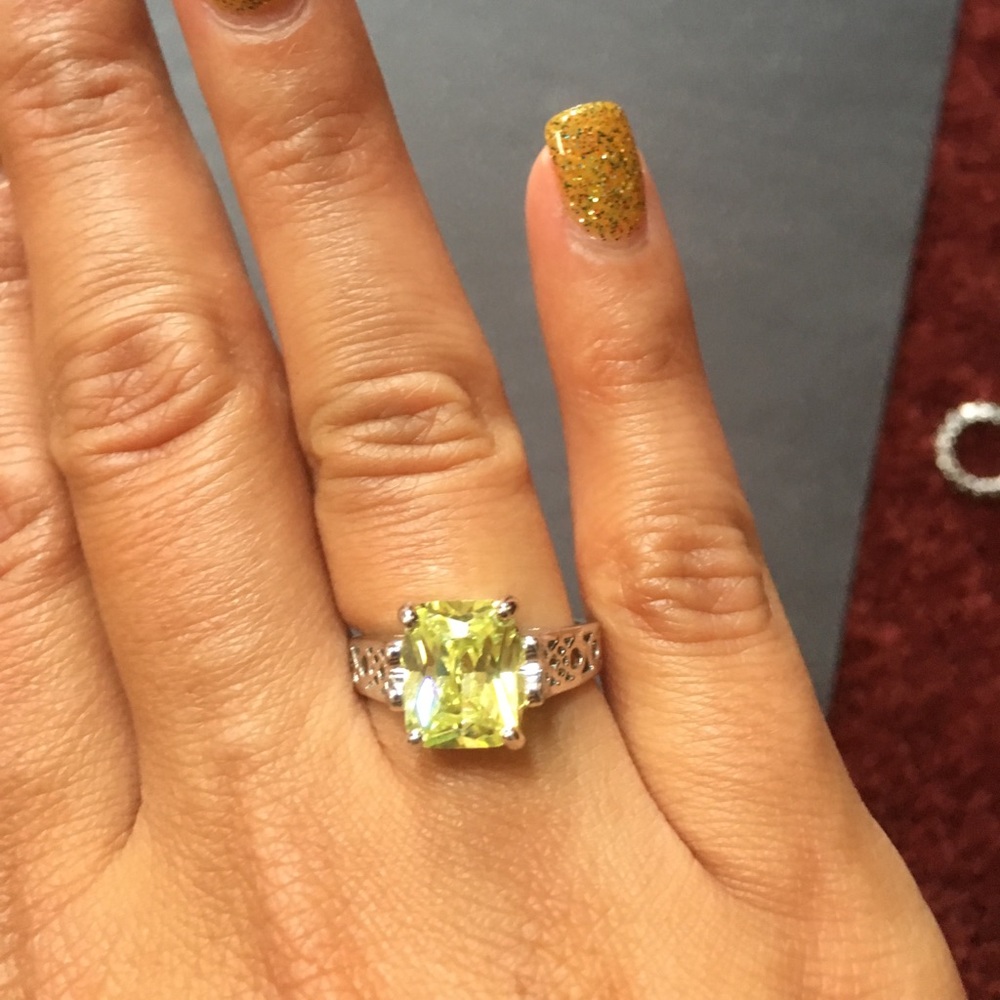 Yellow stone ring